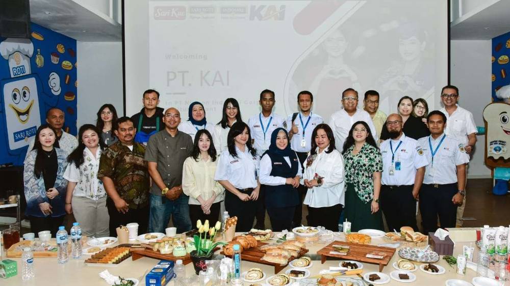 KAI Services Gandeng Sari Roti, Siap Perkaya Menu Kuliner Kereta dan Loko Café
