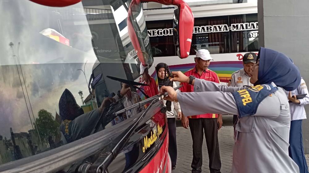 Jelang Nataru, Terminal Arjosari Perketat Pemeriksaan Kelaikan Bus