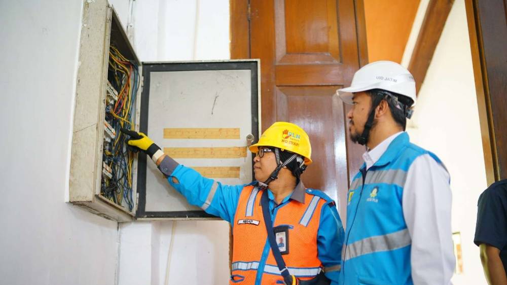 PLN UP3 Situbondo Pastikan Pasokan Listrik Andal Selama Perayaan Natal 2025