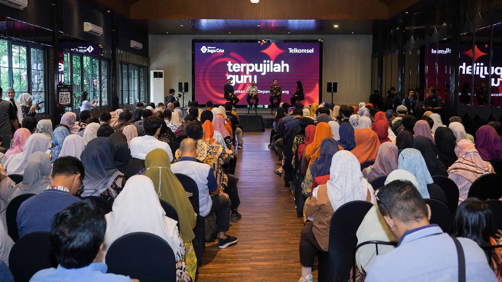Telkomsel Gelar Roadshow “Terpujilah GURU” di Surabaya, Dorong Guru Adaptif di Era Digital