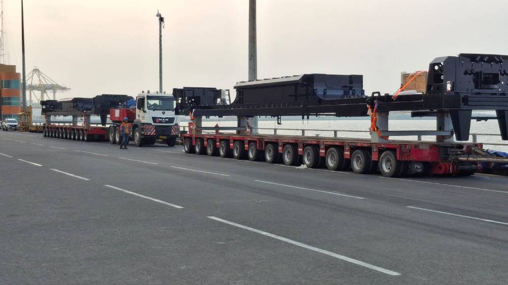 TPS Kembali Menjadi Hub Pengiriman  Locomotive Platform  Produksi PT INKA ke Australia