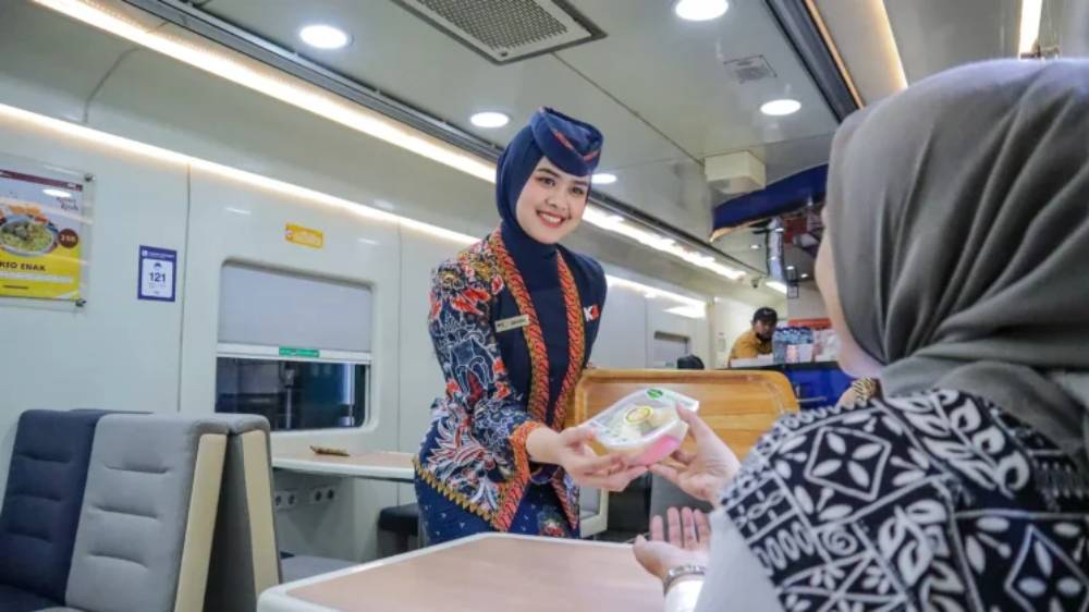 KAI Services Gandeng UMKM Lokal, Kuliner Banyuwangi Kini Tersedia di Empat Rute KA