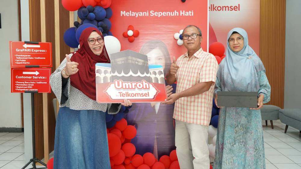 Pelanggan Telkomsel Asal Magetan Raih Hadiah Umrah Gratis untuk Dua Orang