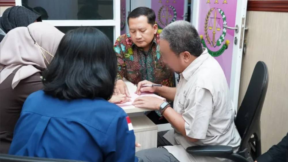 Diduga Rugikan Negara Rp996 Juta, Tersangka Kasus Pajak Sidoarjo Diserahkan ke Kejari