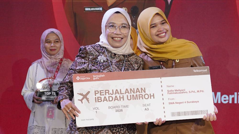 Sofie Mellyani, Guru SMAN 4 Surabaya Juara 1 Terpujilah GURU Telkomsel