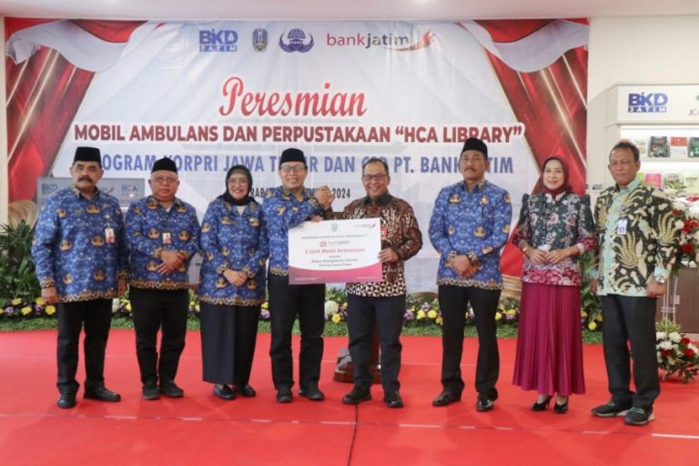 Bank Jatim Serahkan Bantuan Satu Unit Ambulans Ke BKD Jawa Timur