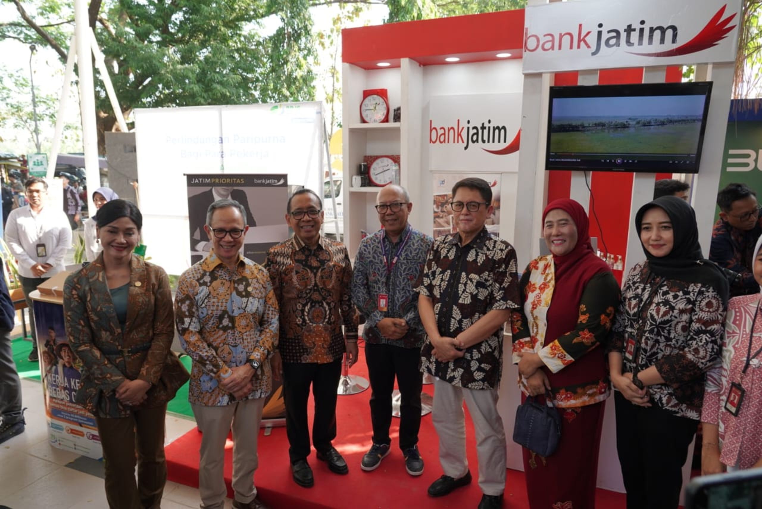 Bank Jatim Fasilitasi UMKM dengan Tenda dan Agen Jatim di Kick Off Program EKI OJK di Bojonegoro