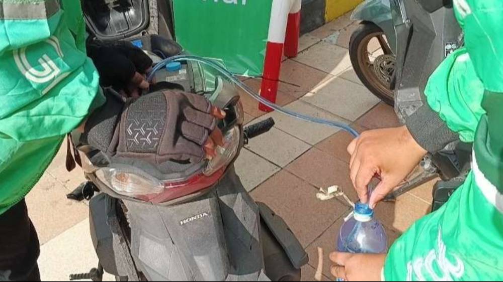 Motor Mogok Usai Isi Pertamax, Pengendara Curiga BBM Tercampur Air