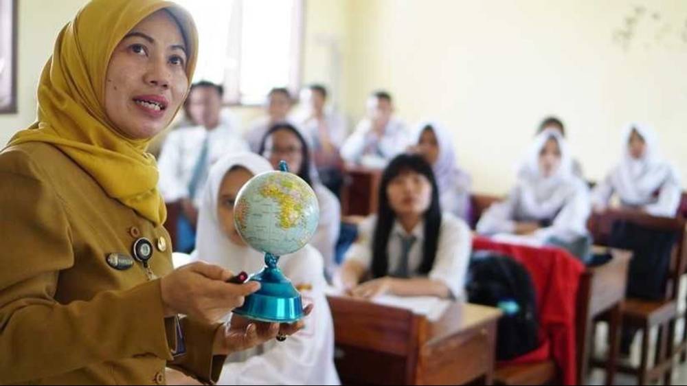 Pemerintah Naikkan Insentif Guru Honorer Rp100 Ribu per Bulan