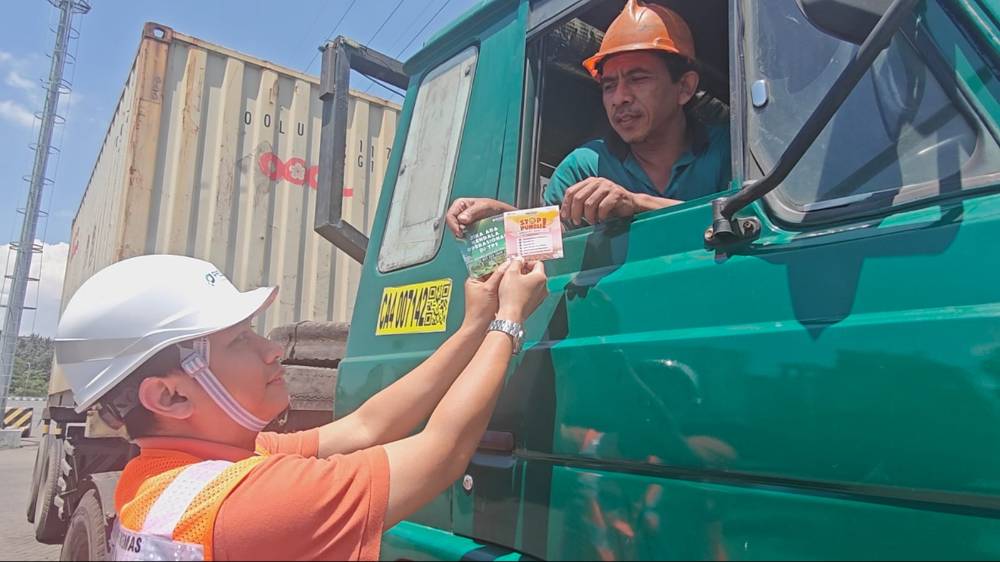 TPS Sosialisasi SMAP dan Budaya Melayani kepada Pengemudi Truk