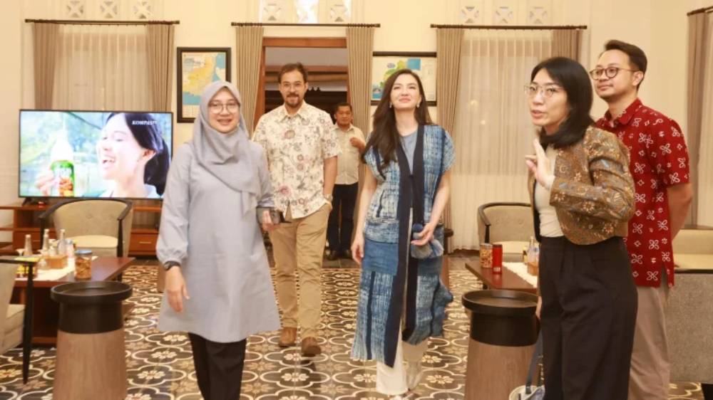 Raline Shah Eksplorasi Pesona Alam dan Budaya Banyuwangi, Terkesan Desa Adat Osing Kemiren