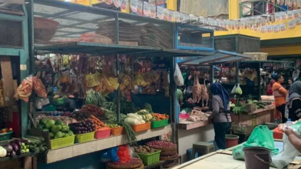 Libur Sekolah, Pedagang Pasar Soponyono Rungkut Surabaya Keluhkan Pembeli Sepi, Omzet Turun hingga 50 Persen