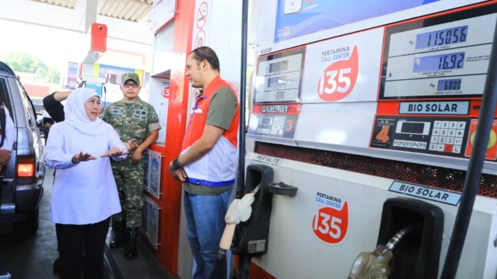 Tinjau SPBU Karanglo, Khofifah Pastikan Ketersediaan Biosolar Tetap Aman