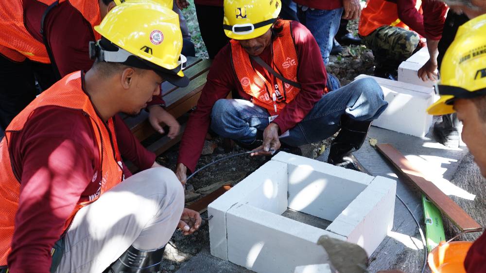 SIG dan Semen Gresik Cetak 103 Tenaga Konstruksi Bersertifikat Lewat Akademi Jago Bangunan