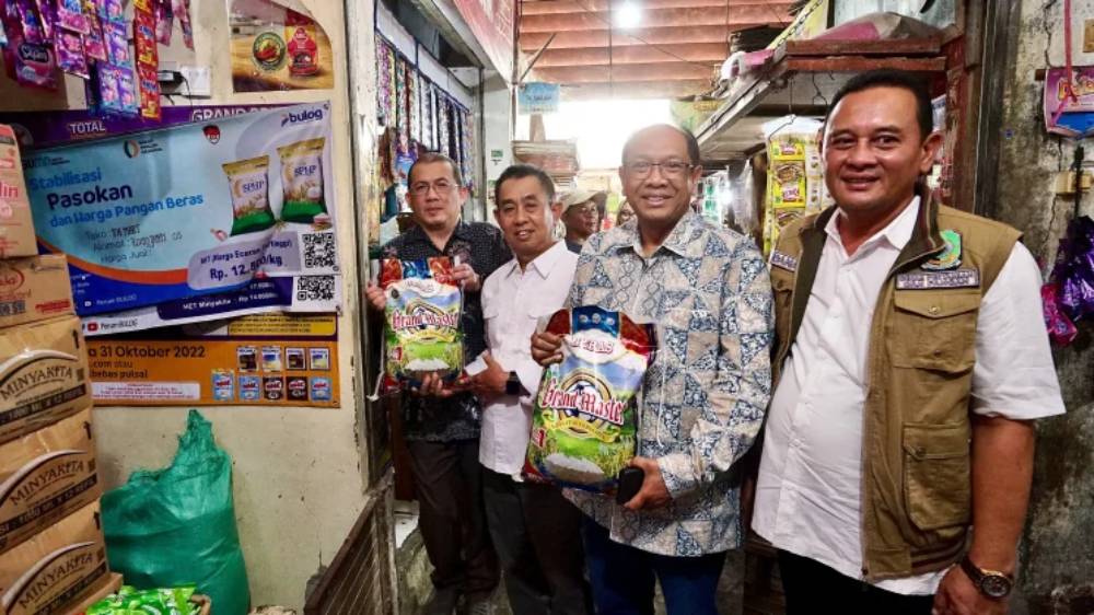 Kemenko Pangan Cek Pasar Rogojampi, Beras SPHP Laris dan Harga Pangan Terkendali
