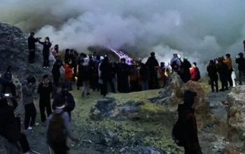 BKSDA Siapkan Panic Button di Kawah Ijen, Wisatawan Bisa Video Call Petugas Saat Darurat