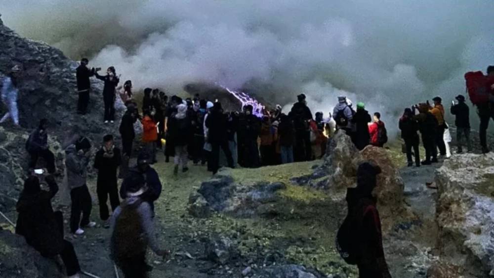 BKSDA Siapkan Panic Button di Kawah Ijen, Wisatawan Bisa Video Call Petugas Saat Darurat