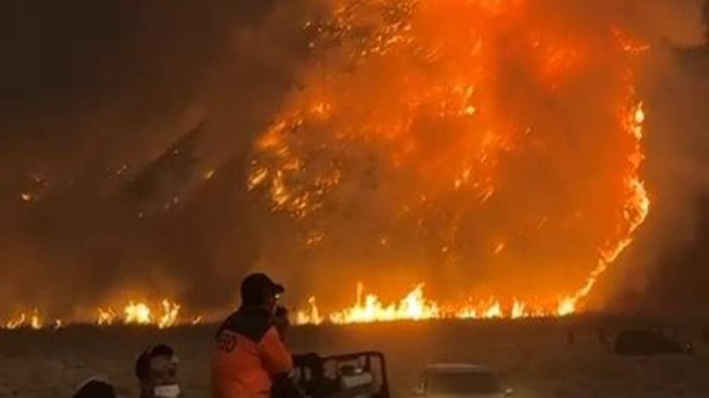 Gunung Bromo Ditutup Total, Kebakaran Kaldera Masih Berkobar